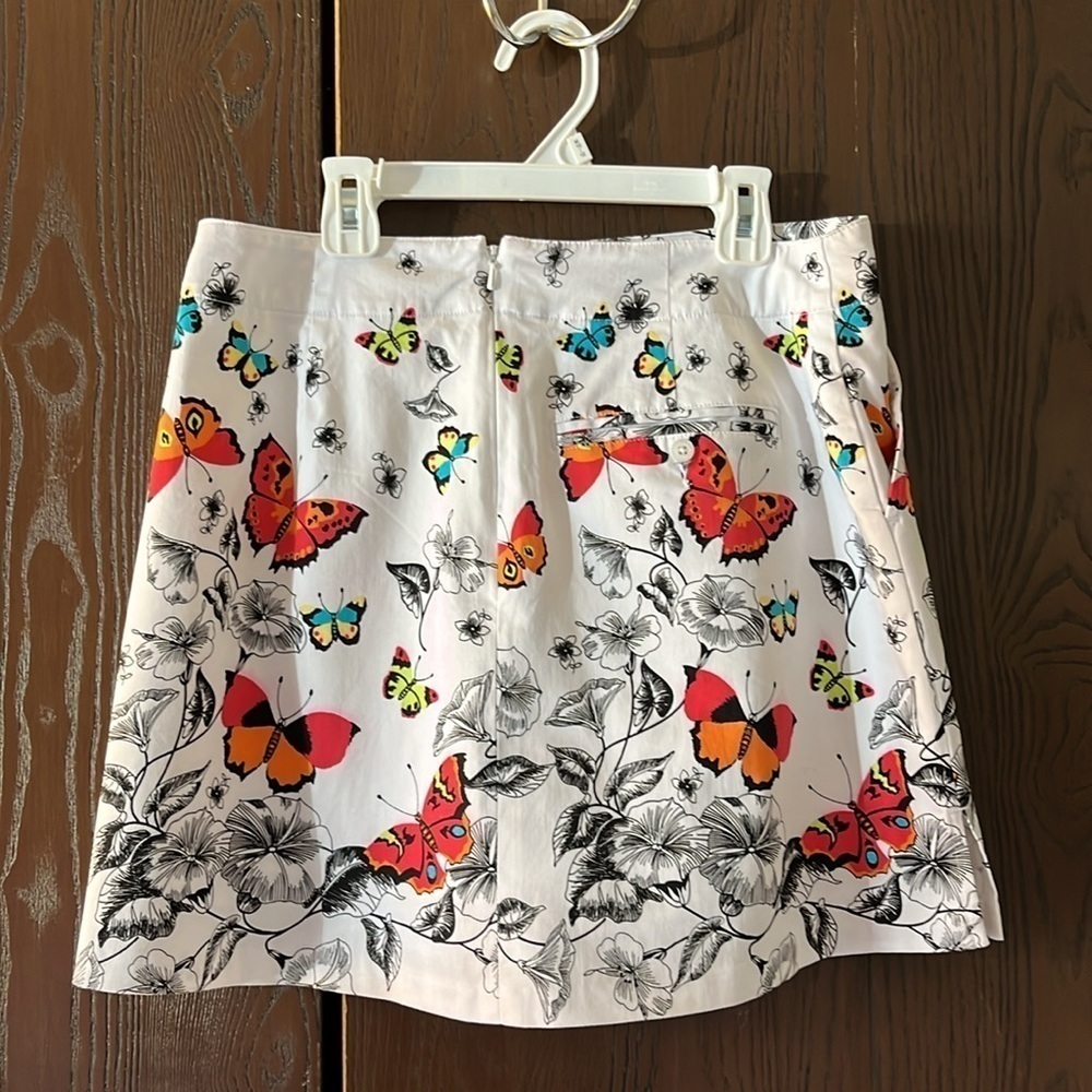 Lady Hagen white skorts with white undershorts and a butterfly pattern. Size 6. - Picture 7 of 12